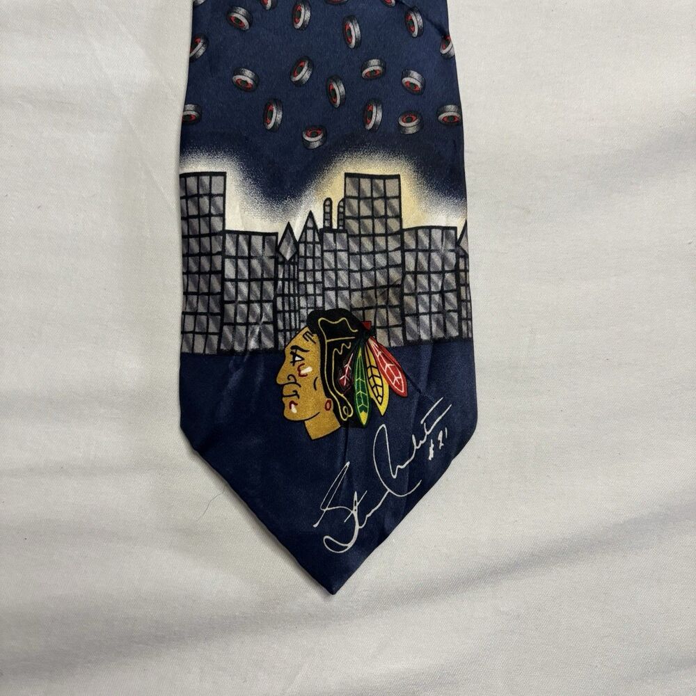 Vintage Chicago Blackhawks NHL Silk Tie Hockey Pucks Skyline Signed Hull #21 - Picture 2 of 5